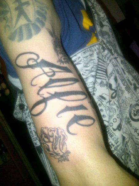 601461_471446619588970_852929886_n