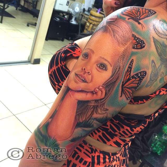 Roman-portrait-girl-arm