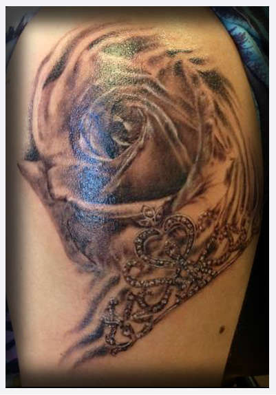 Eternal_tattoo_brandon_miller_rose_crown_photo_realism_realistic_black_gray