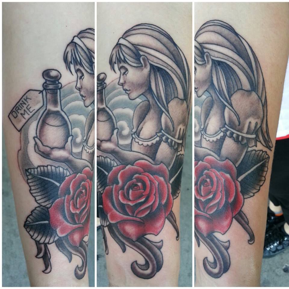 Alice_in_wonderland_drink_me