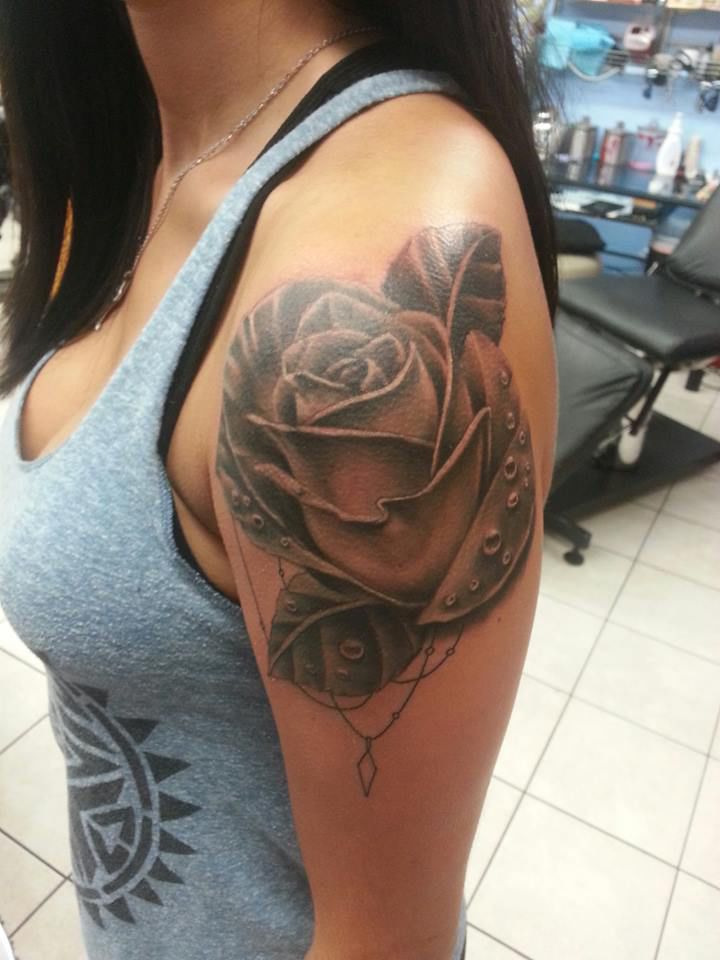 Black_and_gray_rose_with_beads