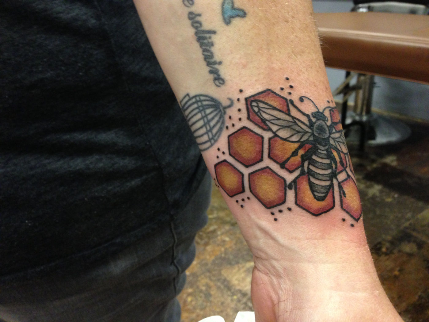 Erinodea-honeycombbee