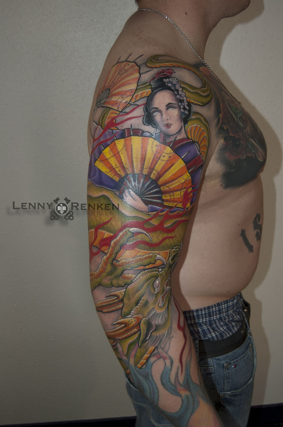 Geisha_dragon_sleeve
