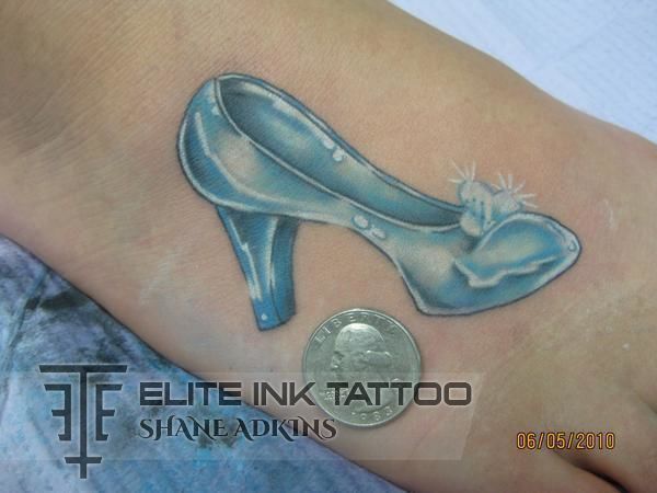 305967_572764686091555_185570639_n