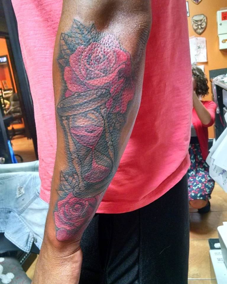 Coveruproseshourglass