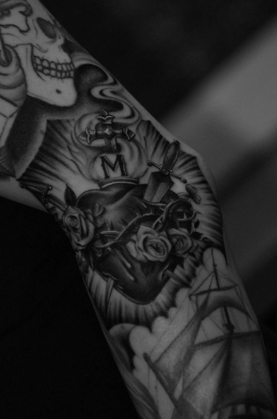 Sacred-heart-tattoo-swords-shamrocks-roses-rays-rosemary-mckevitt-tattoo-ireland