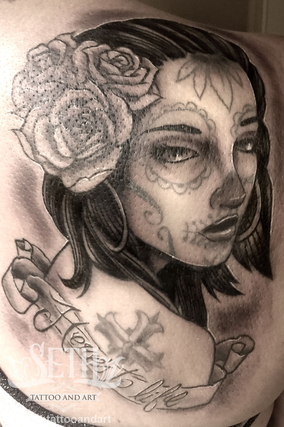 De_la_muerta_tattoo__tattoos_ink_inked_tattooer_portrait_woman_sugar_skull_day_of_the_dead_black_and_grey_greywash__pretty_cute_roses_ribbon_cross__seth_michael_hair_woman