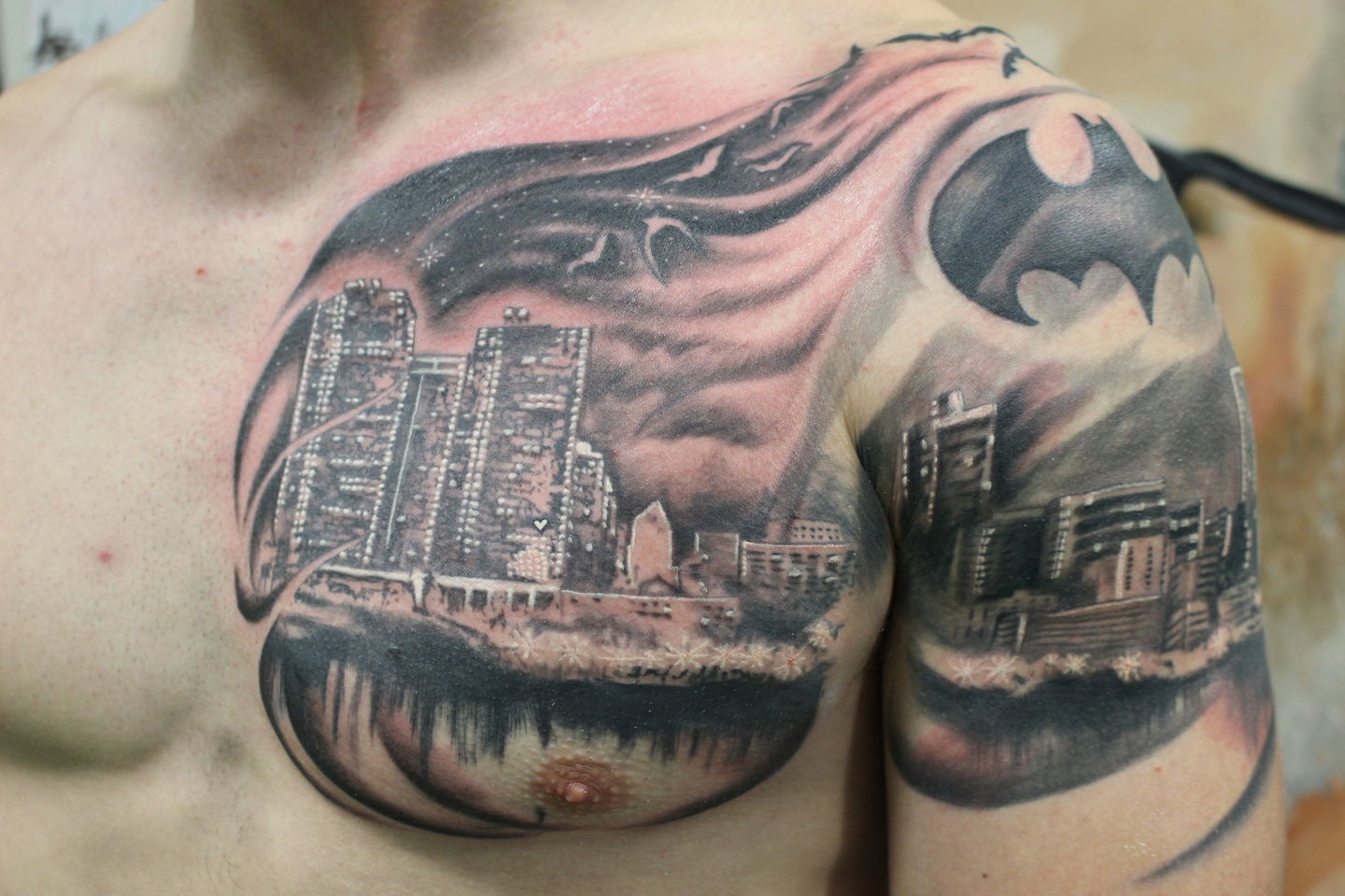 Fortwort_skyline_batman_blackandgrey_tattoo_daddyjack