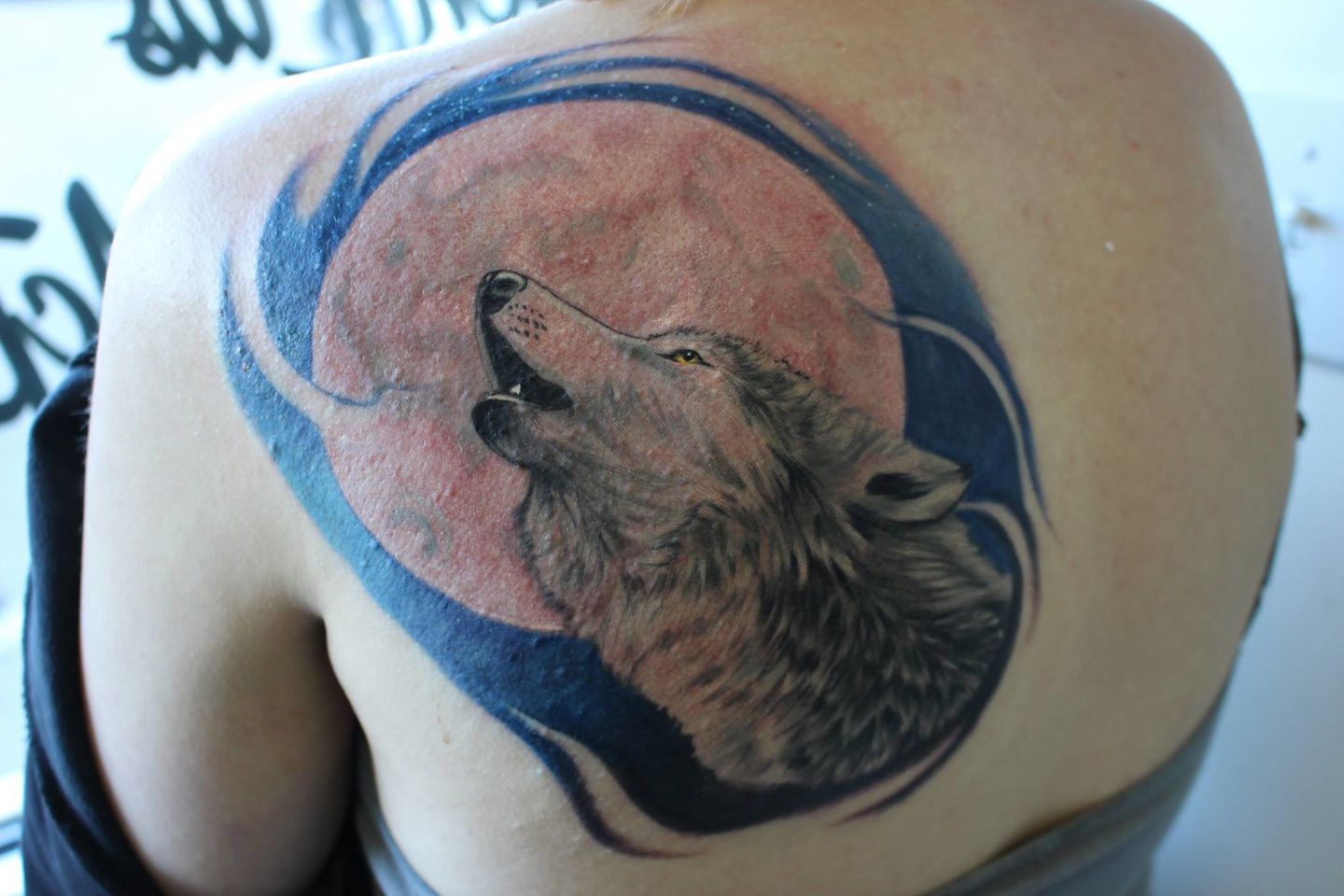 Wolf_howling_at_the_moon_moon_realistic_tattoo_by_daddy_jack_daddyjackstattoos