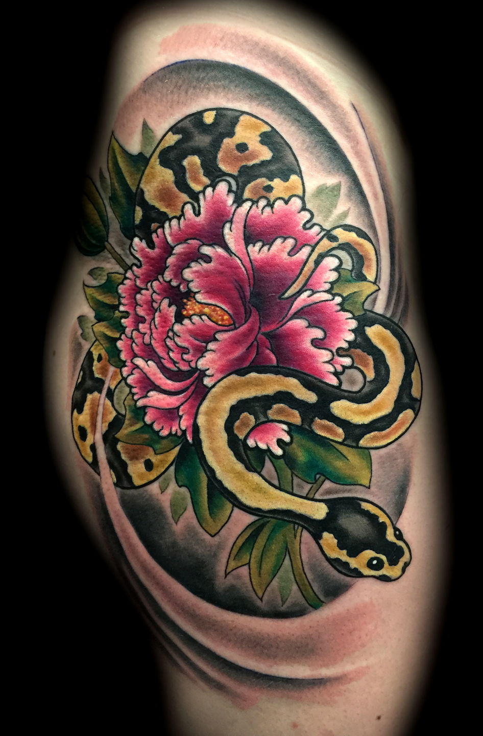 Las-vegas-tattoo-artist_joe-riley_snake_flower_hip_tattoo
