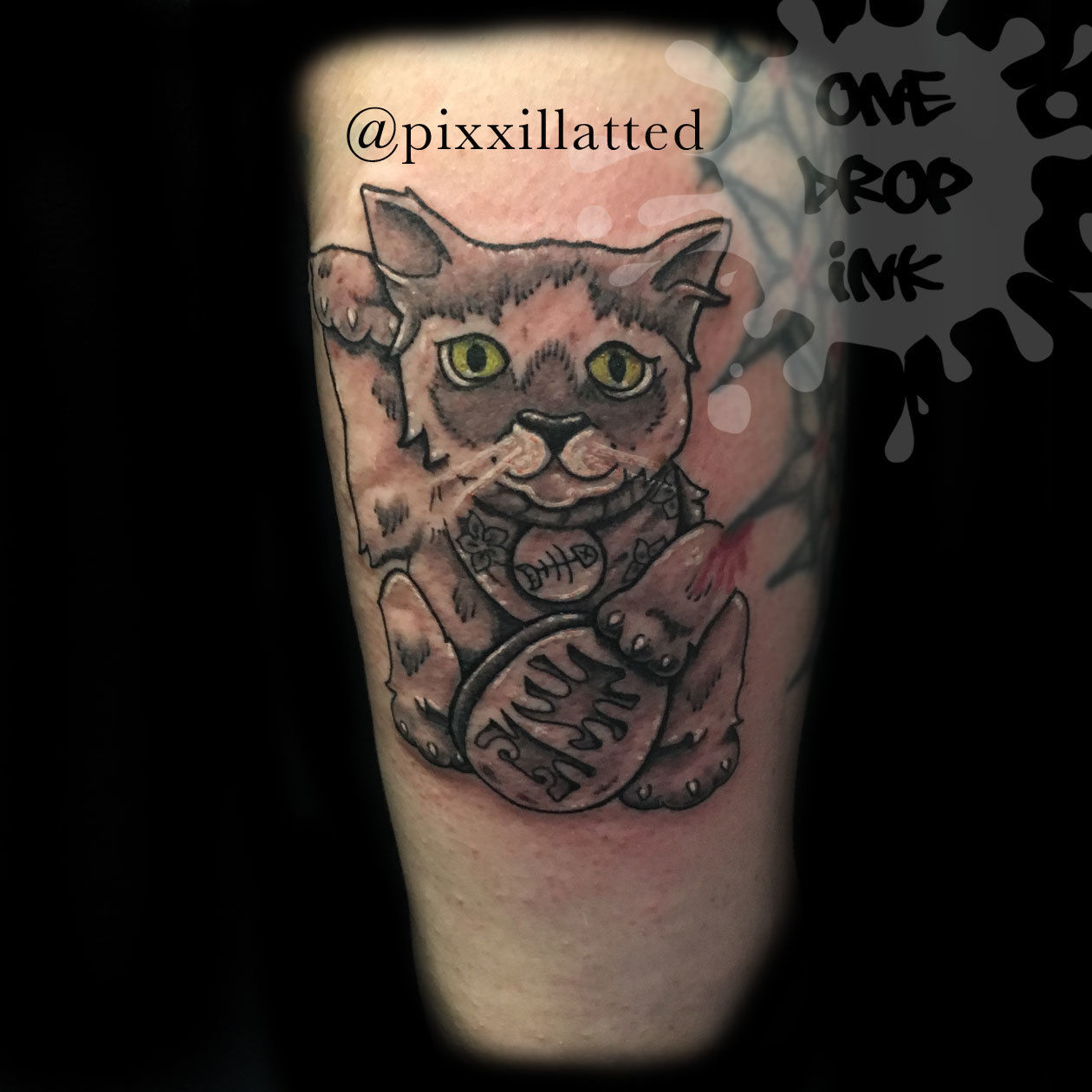 Dee-wavingcat-watermarked