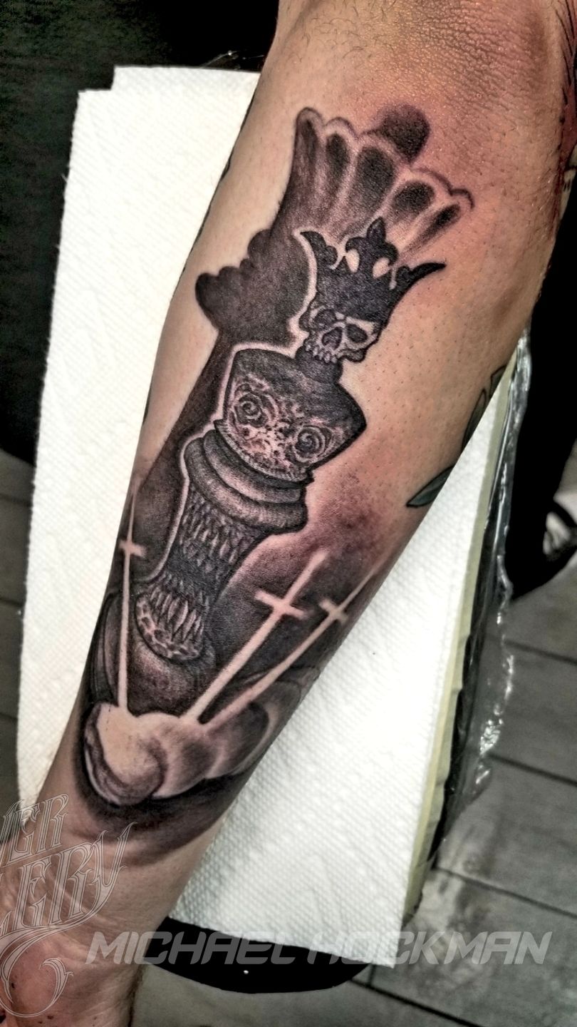 Michael_hockman_queen-king-chess-tattoo_king-piece_chess-tattoo_black-and-grey-tattoo_carmel-tattoo_carmel-indiana_indianapolis_tattoo