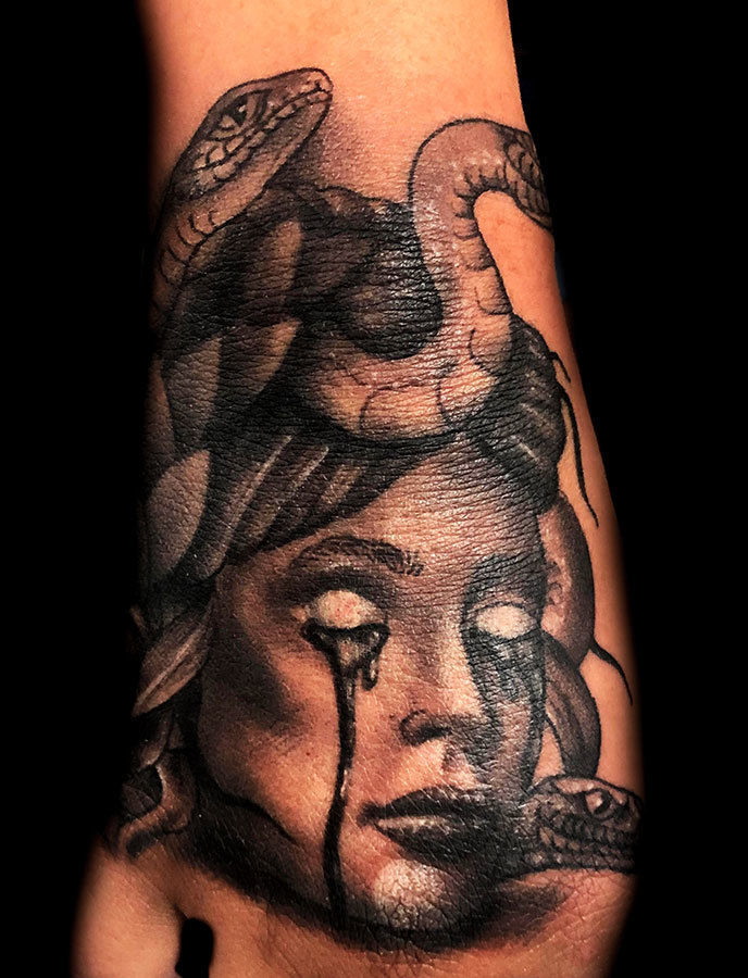 Best-tattoo-shops-near-me-las-vegas-inner-visions-hand-tattoos-danny-valens-medusa