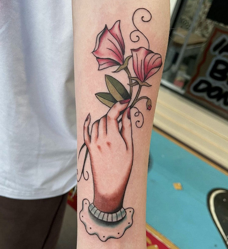 Kriselle_hand-and-flower